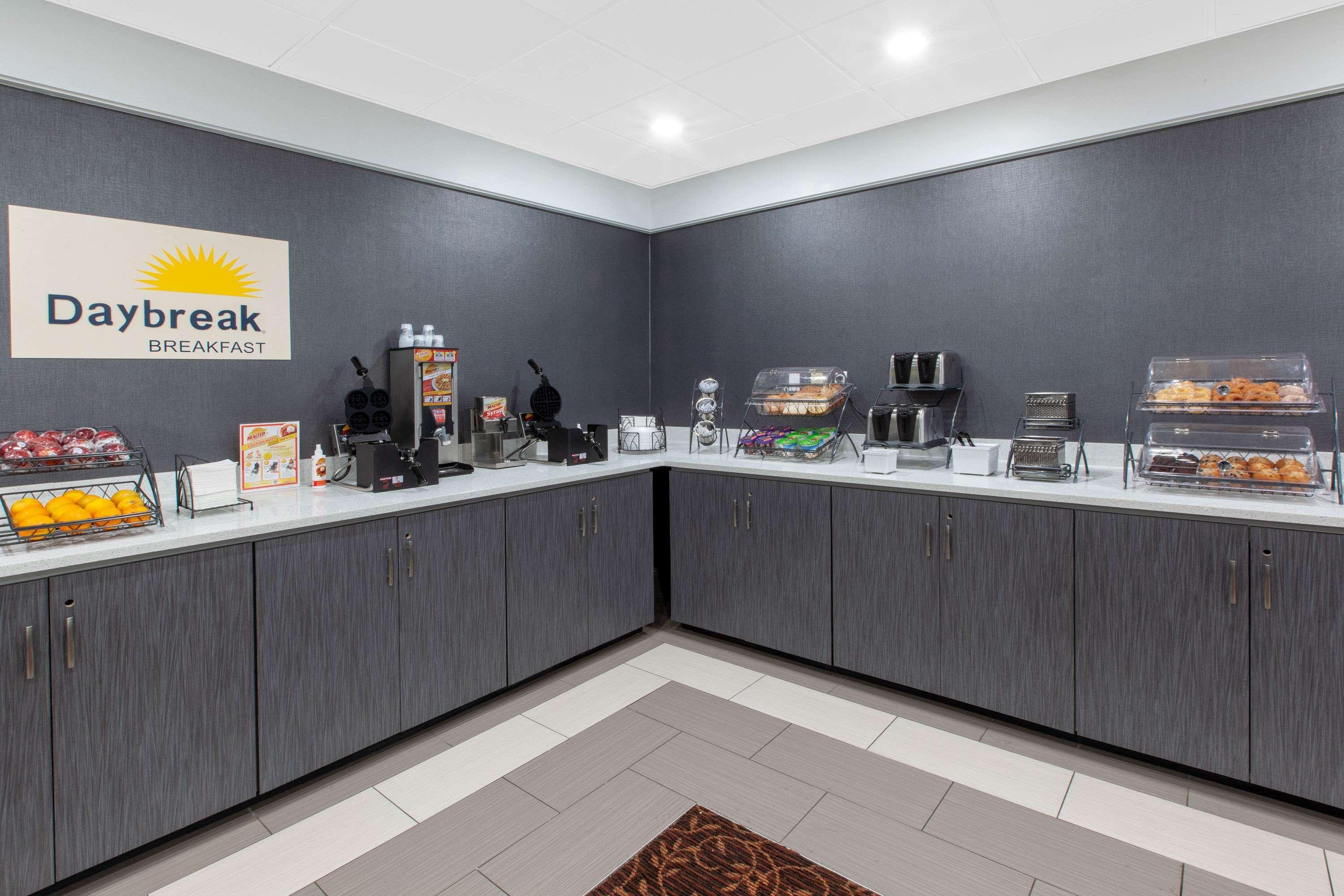 Days Inn & Suites By Wyndham Grand Rapids Near Downtown Ουαϊόμινγκ Εξωτερικό φωτογραφία