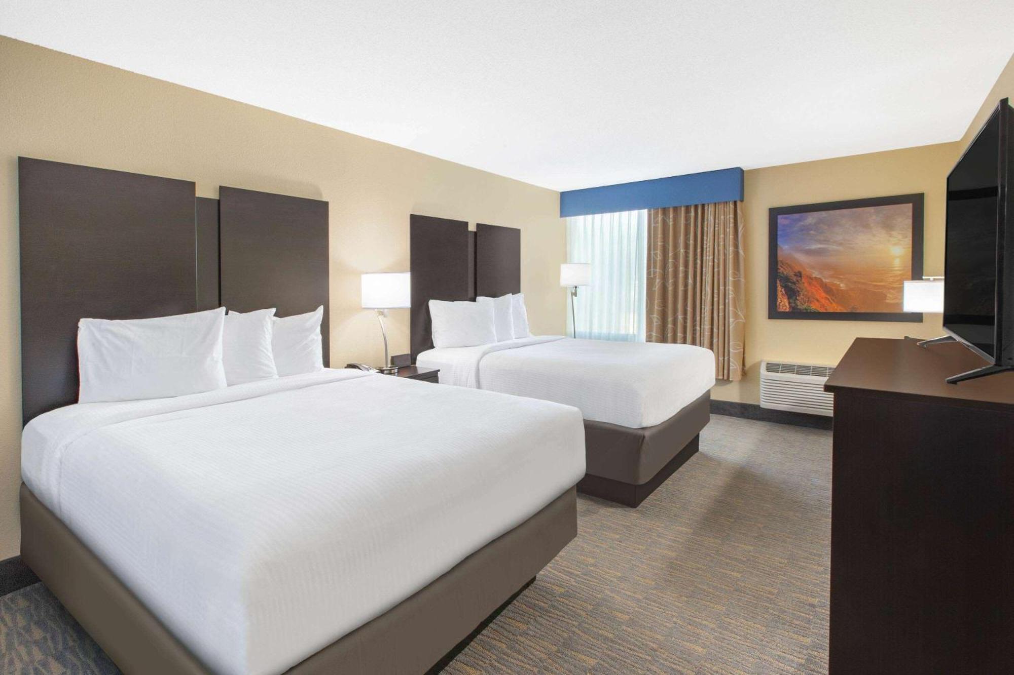 Days Inn & Suites By Wyndham Grand Rapids Near Downtown Ουαϊόμινγκ Εξωτερικό φωτογραφία