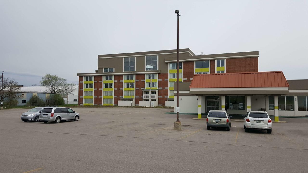 Days Inn & Suites By Wyndham Grand Rapids Near Downtown Ουαϊόμινγκ Εξωτερικό φωτογραφία