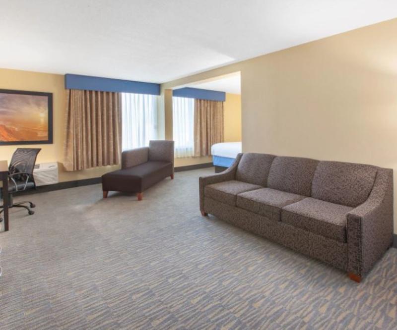 Days Inn & Suites By Wyndham Grand Rapids Near Downtown Ουαϊόμινγκ Εξωτερικό φωτογραφία
